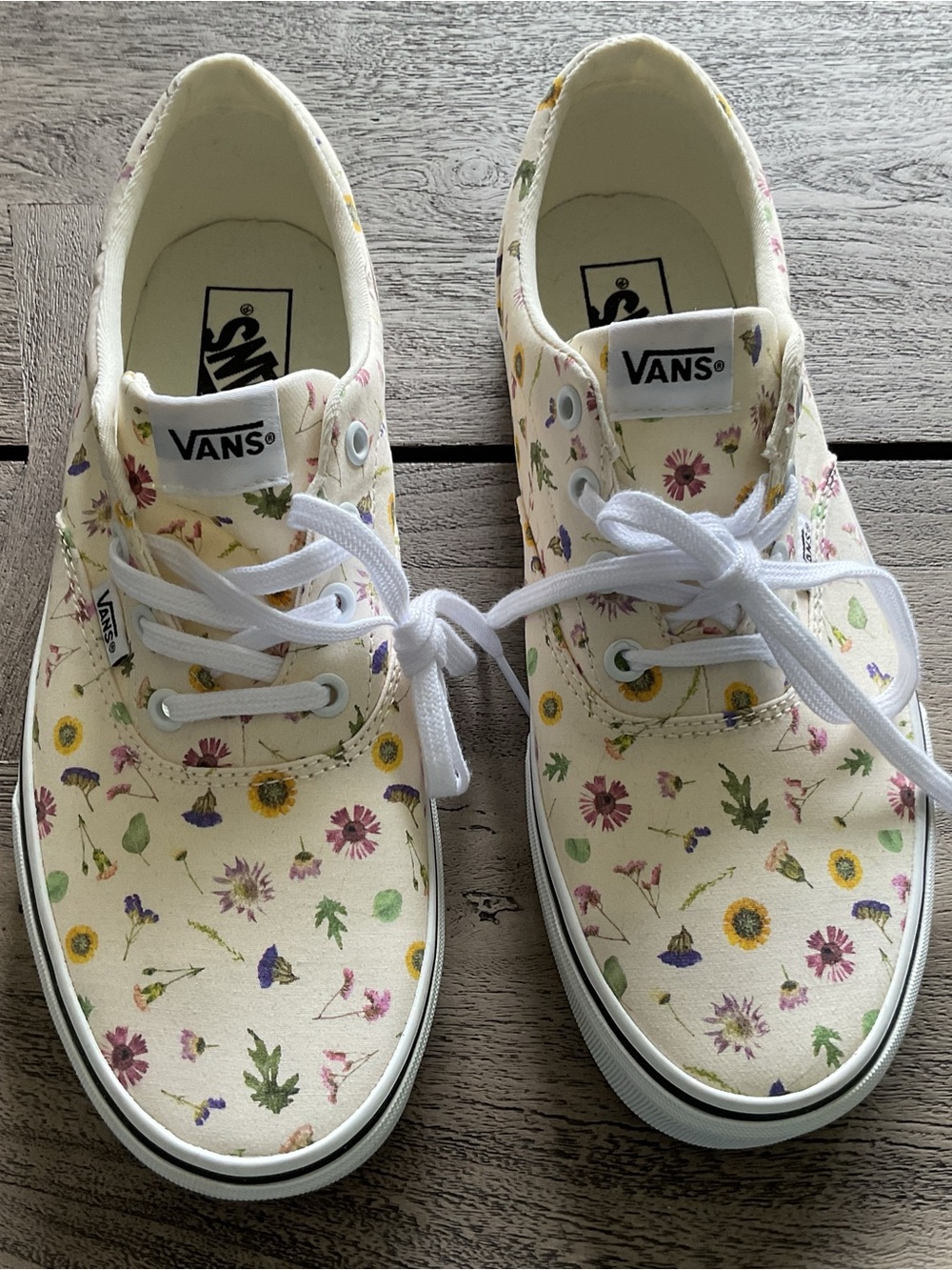 NWT Vans Woman’s Doheny Canvas Floral Print Laceup Sneakers, Size 10